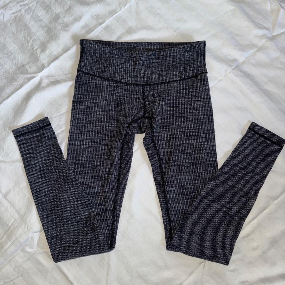 Lululemon Black/White Leggings Womens; Size 4